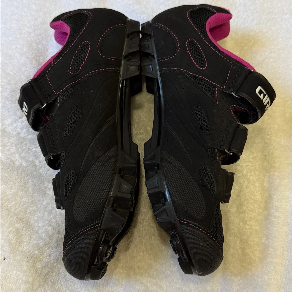 Giro Black and Pink Cycling Shoes with Velcro Straps sz 9 - Picture 2 of 5
